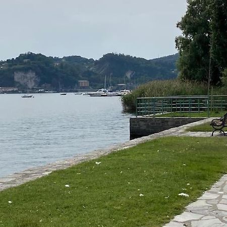 La Casa Nel Borgo Lägenhet Angera Exteriör bild