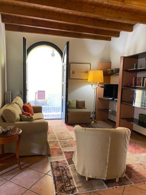 La Casa Nel Borgo Lägenhet Angera Exteriör bild