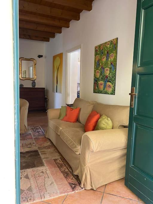 La Casa Nel Borgo Lägenhet Angera Exteriör bild